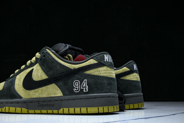 Nike SB Dunk Low  Supreme 94 Camper Green  HQ8487-300