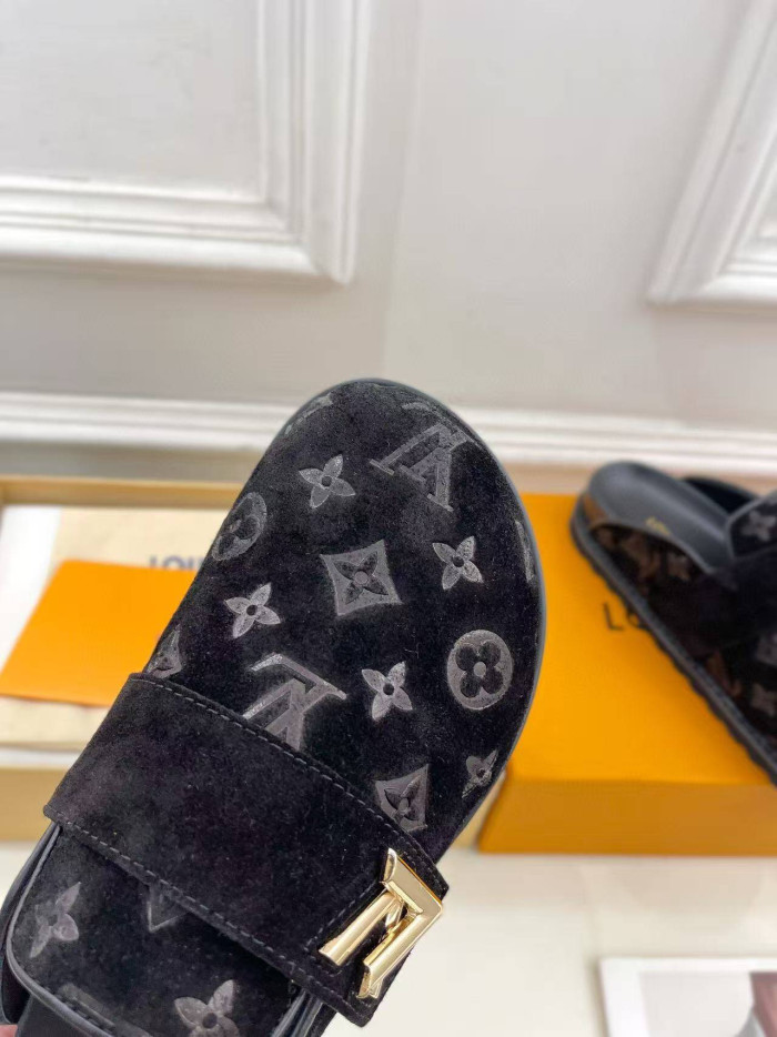 LV SLIPPERS