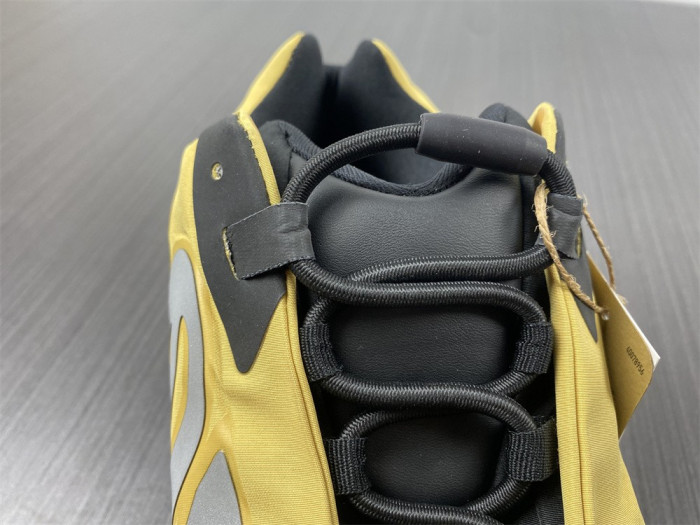ad*s Y**zy boost 700 mnvn honey flux gz0717