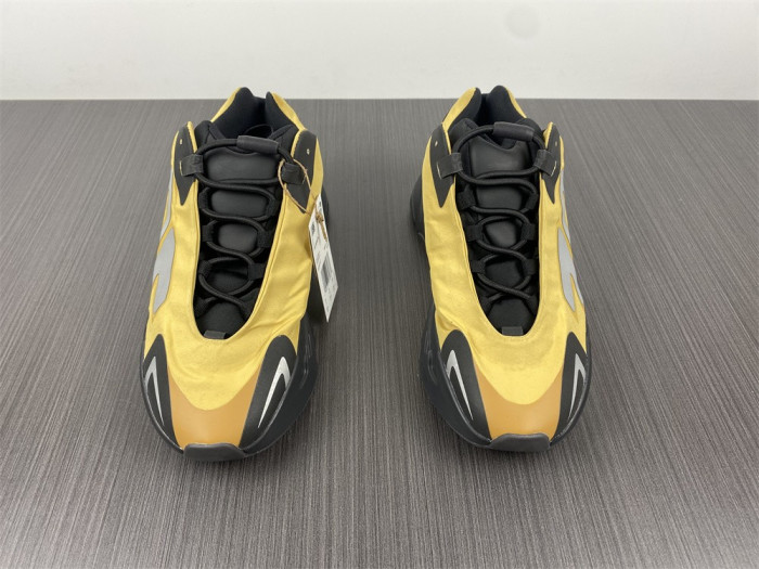 ad*s Y**zy boost 700 mnvn honey flux gz0717