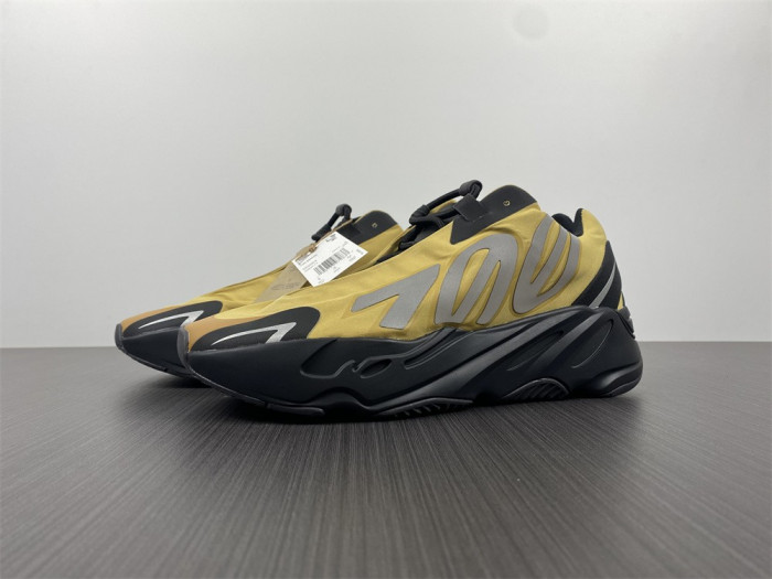 ad*s Y**zy boost 700 mnvn honey flux gz0717
