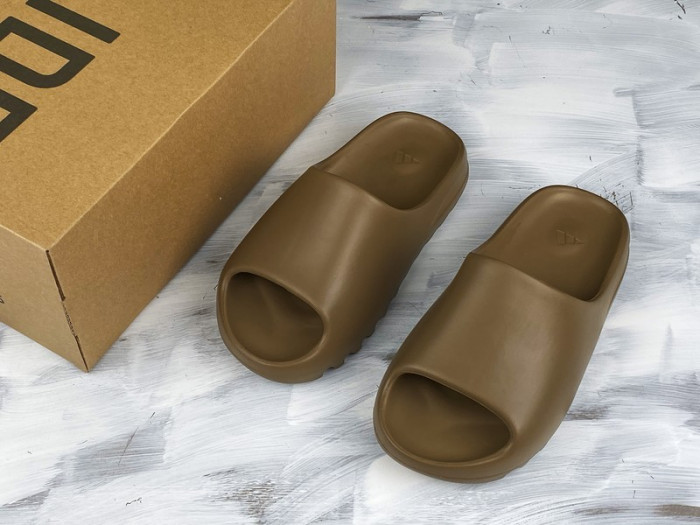 Y**zy slide earth brown fv8425