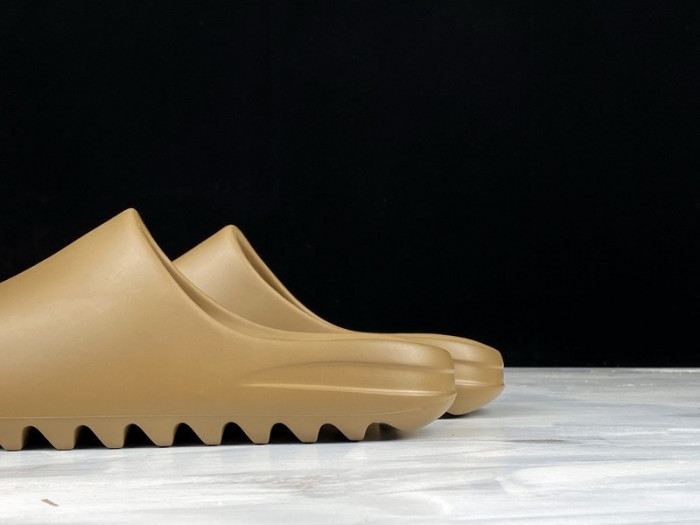 Y**zy slide earth brown fv8425