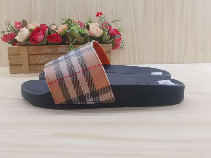 BURBERRY Slide