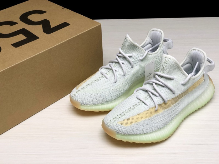 ad*s Y**zy boost 350 v2 hyperspace  eg7491