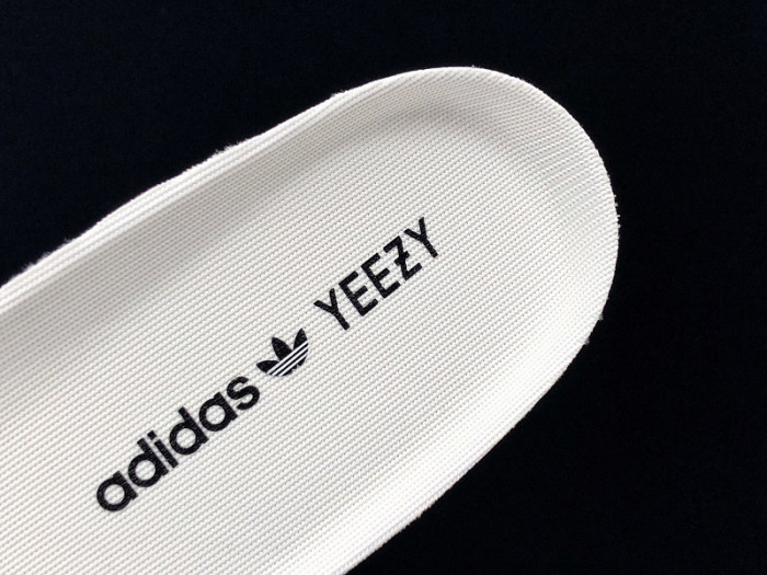 ad*s Y**zy boost 350 v2 static reflective ef2367