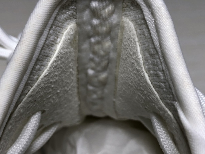 ad*s Y**zy boost 350 v2 eg7962