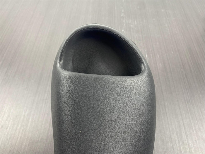 Y**zy slide onyx  hq6448