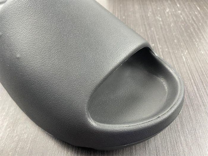 Y**zy slide onyx  hq6448