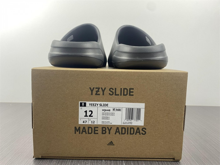 Y**zy slide onyx  hq6448