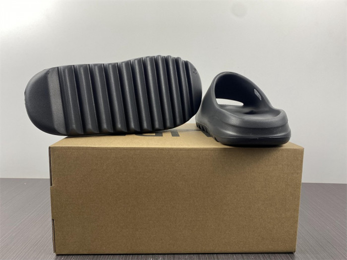 Y**zy slide onyx  hq6448