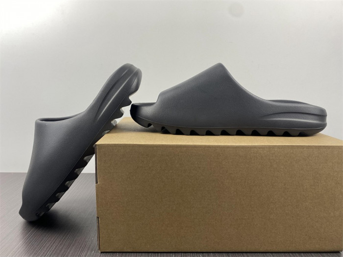 Y**zy slide onyx  hq6448