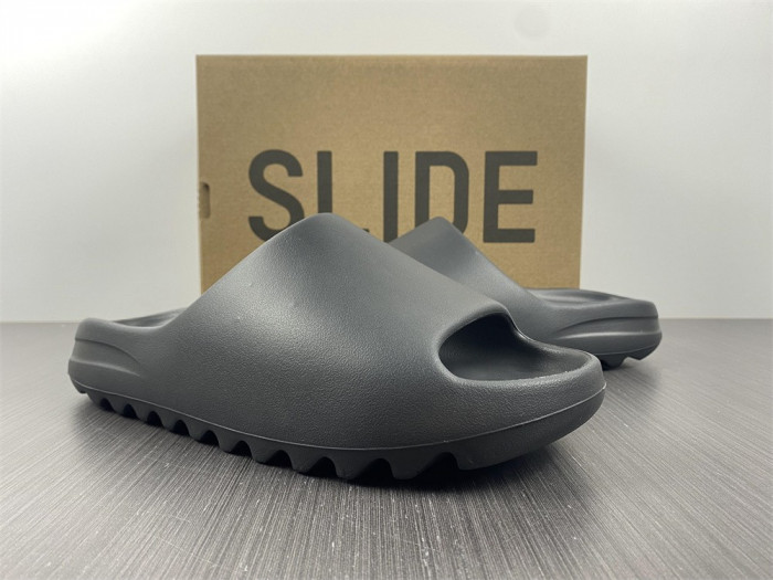 Y**zy slide onyx  hq6448