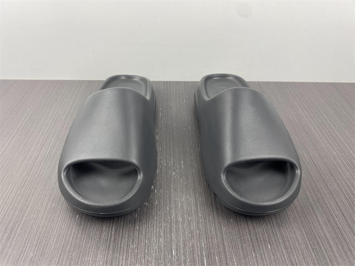 Y**zy slide onyx  hq6448