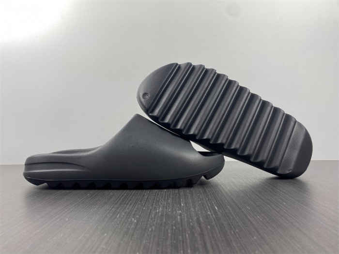 Y**zy slide onyx  hq6448