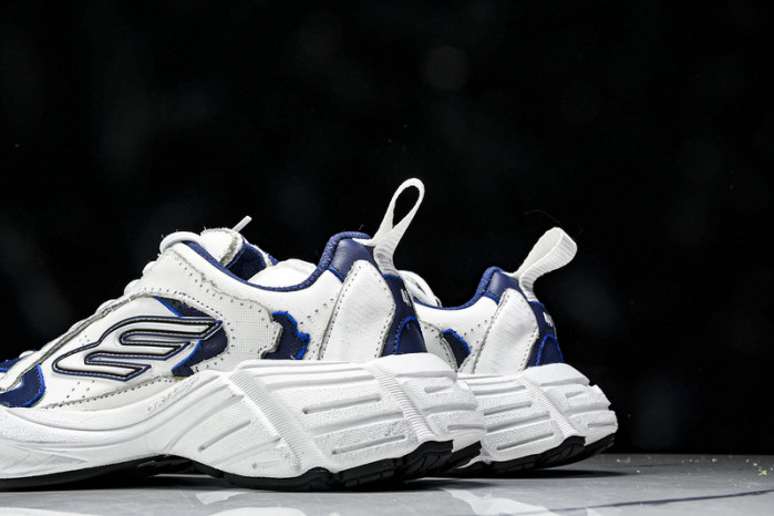 BLCG MONDAY  WDWTS4090