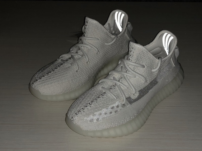 ad*s Y**zy boost 350 v2 eg7962