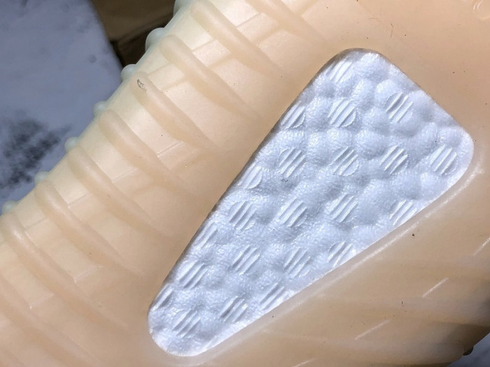 ad*s  Y**zy boost 350 v2 "lundmark reflective" fv3254