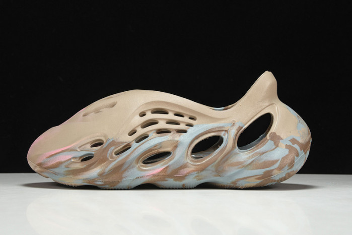 ad*s Y**zy foam runner gy3969