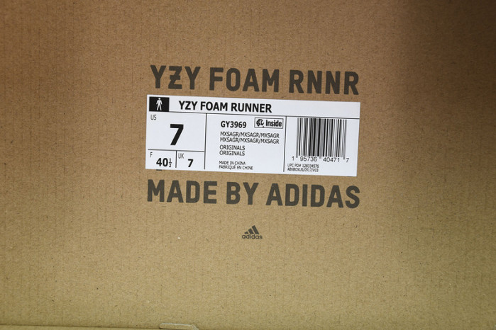 ad*s Y**zy foam runner gy3969