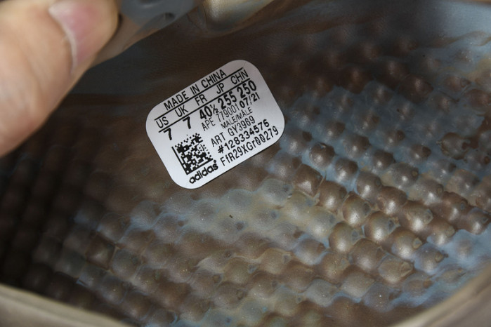 ad*s Y**zy foam runner gy3969