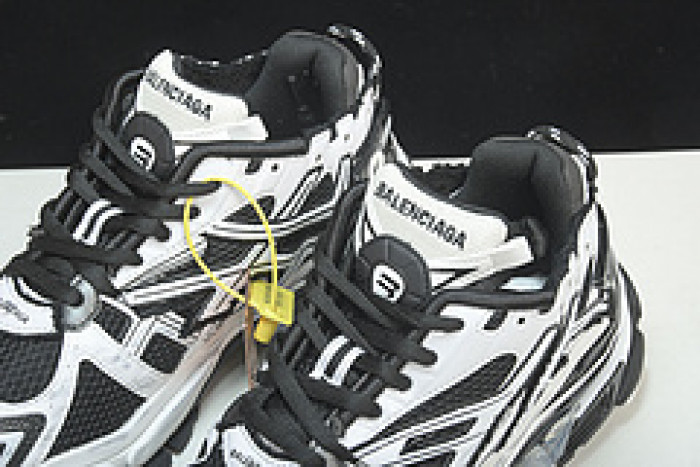 BLCG  Track TRAINER  Yeeshoes  22040702
