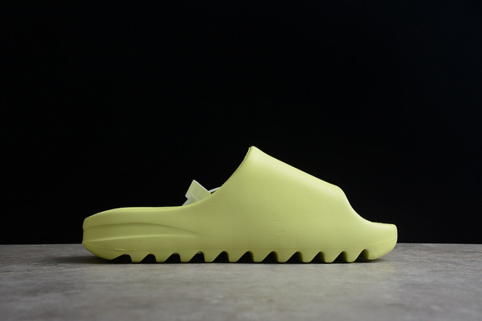 Y**zy slide green  gx6138