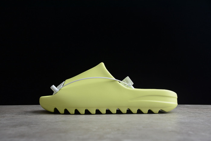 Y**zy slide green  gx6138