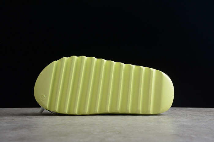 Y**zy slide green  gx6138