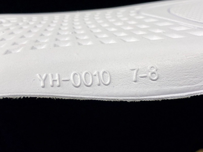 ad*s Y**zy boost 350 v2 static ef2905