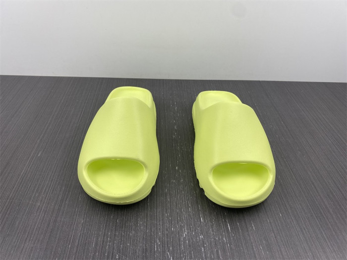 Y**zy slide  