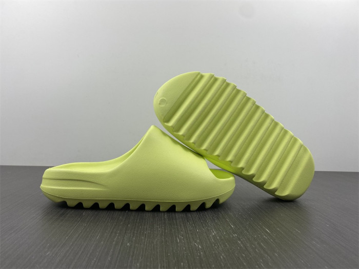 Y**zy slide  