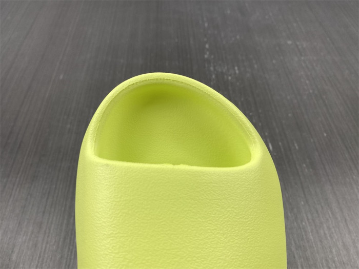 Y**zy slide  