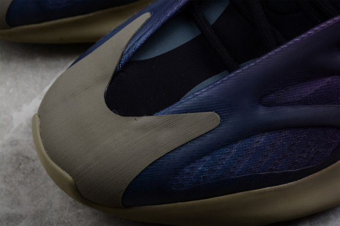 ad*s Y**zy 700 v3  “fade carbon” gw1814