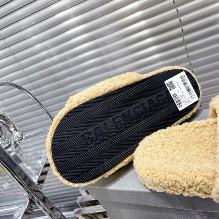 BLCG SLIPPERS