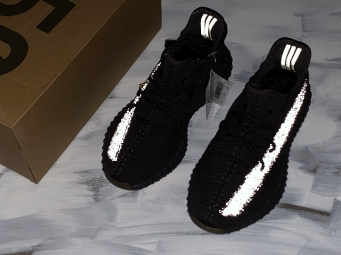 ad*s Y**zy boost 350 v2 cinder fy2903