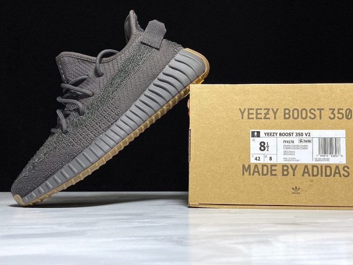 ad*s Y**zy boost 350 v2 cinder fy2903