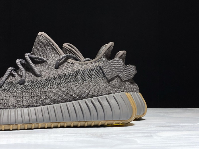 ad*s Y**zy boost 350 v2 cinder fy2903
