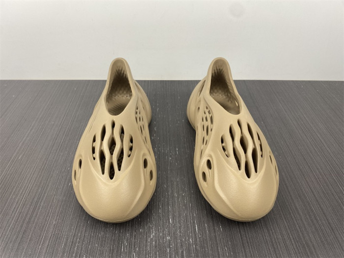 Y**zy foam runner gy6774