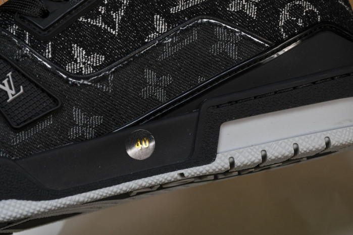 LV SNEAKER LOW 020401