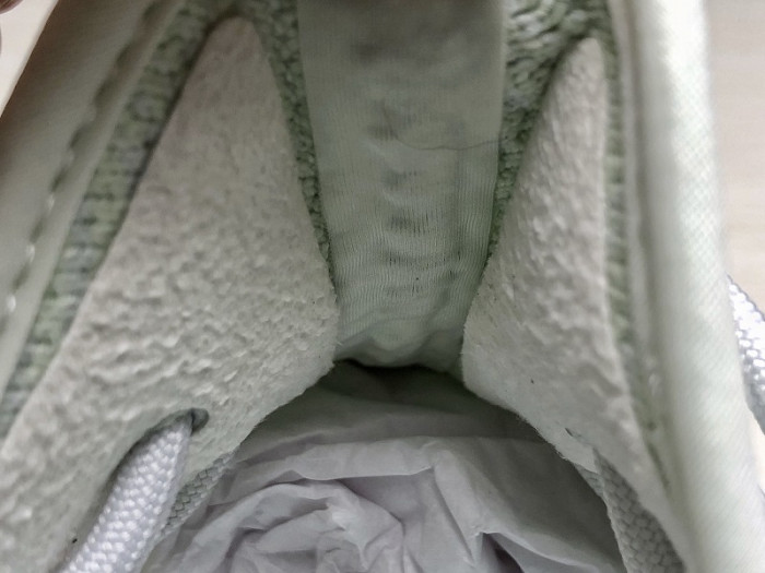 ad*s Y**zy boost 350 v2 hyperspace  eg7491