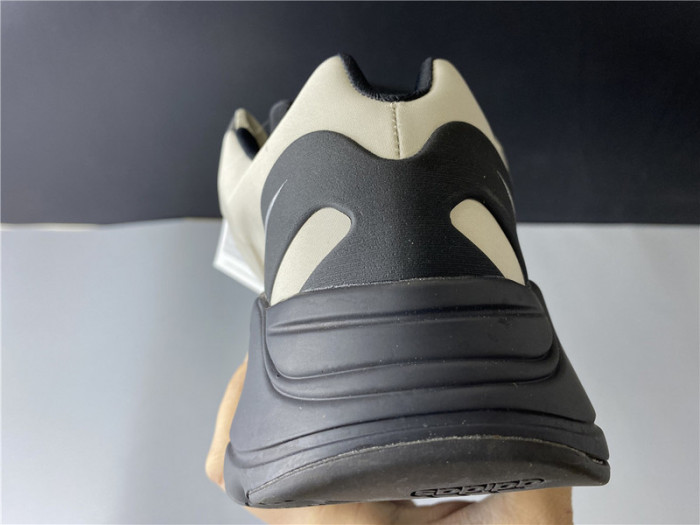 ad*s Y**zy boost 700 mnvn bone fy3729