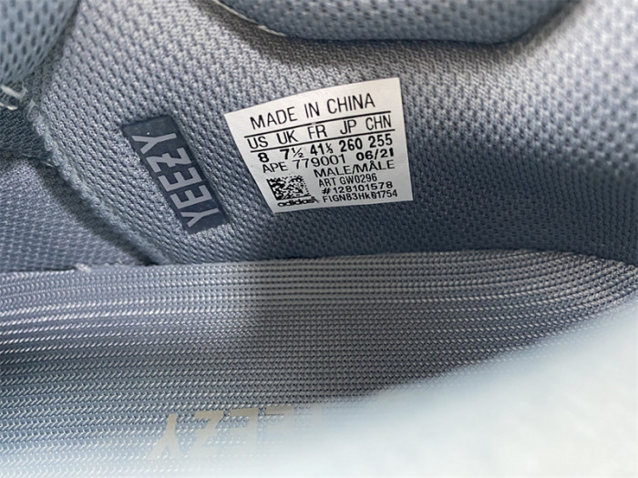 ad*s Y**zy boost 700 gw0296