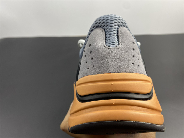 ad*s Y**zy boost 700 gw0296