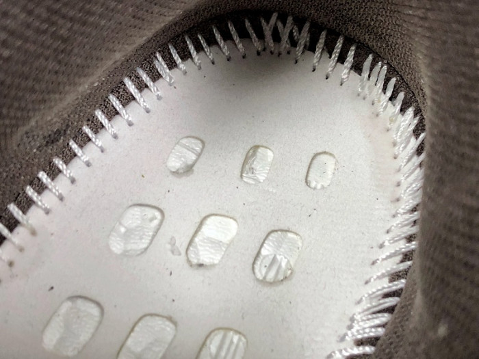 ad*s Y**zy boost 700 v2 geode eg6860