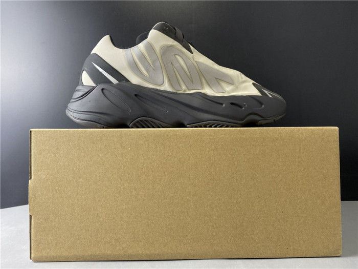 ad*s Y**zy boost 700 mnvn bone fy3729