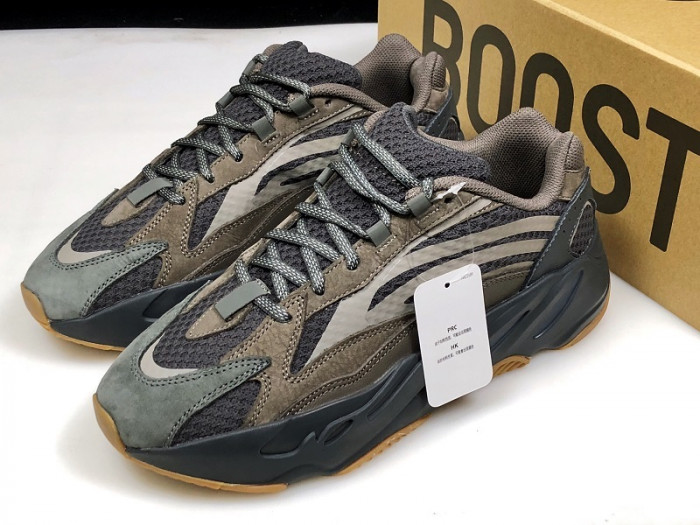 ad*s Y**zy boost 700 v2 geode eg6860