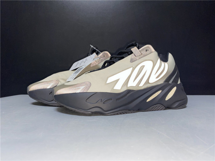 ad*s Y**zy boost 700 mnvn bone fy3729