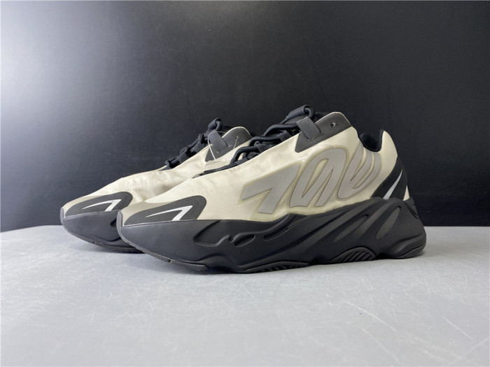 ad*s Y**zy boost 700 mnvn bone  fy3729