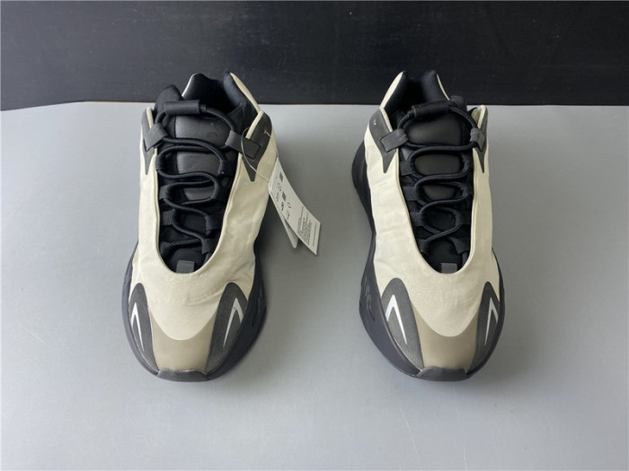 ad*s Y**zy boost 700 mnvn bone fy3729